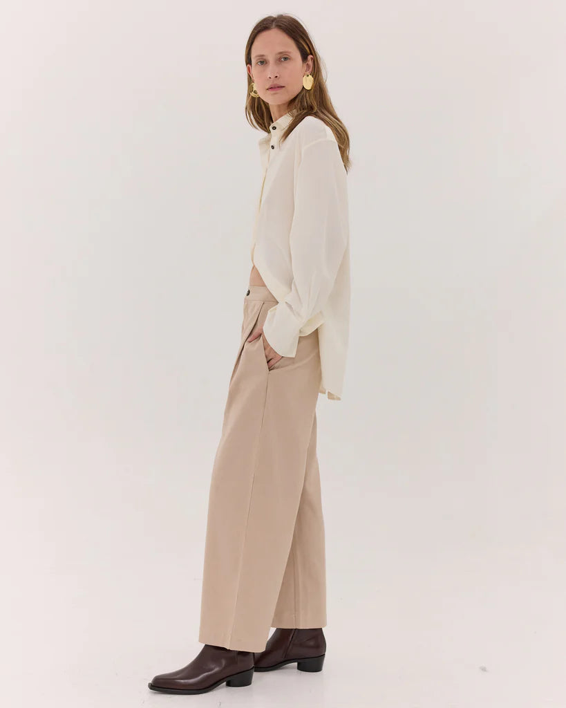 The Relaxed Tailored Pant in Barley