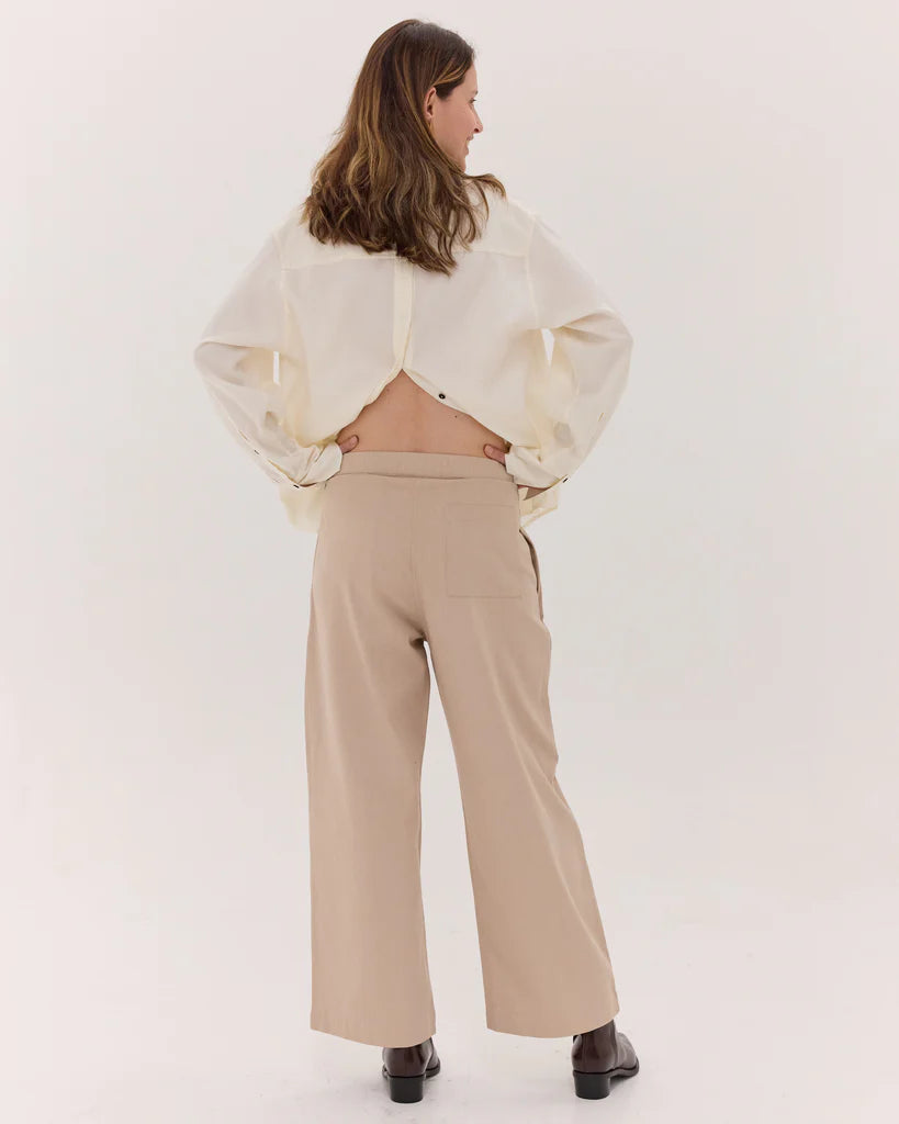 The Relaxed Tailored Pant in Barley