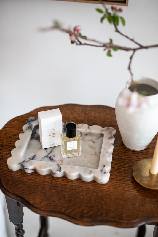 Palazzo Medium Scalloped Tray | Viola Calacatta