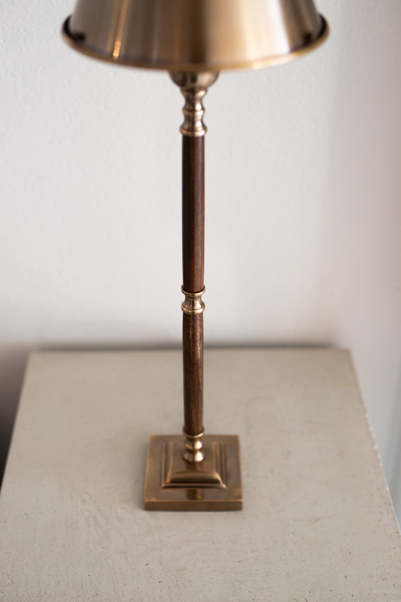 Luxury Table Lamp in Brass and Dark Wood