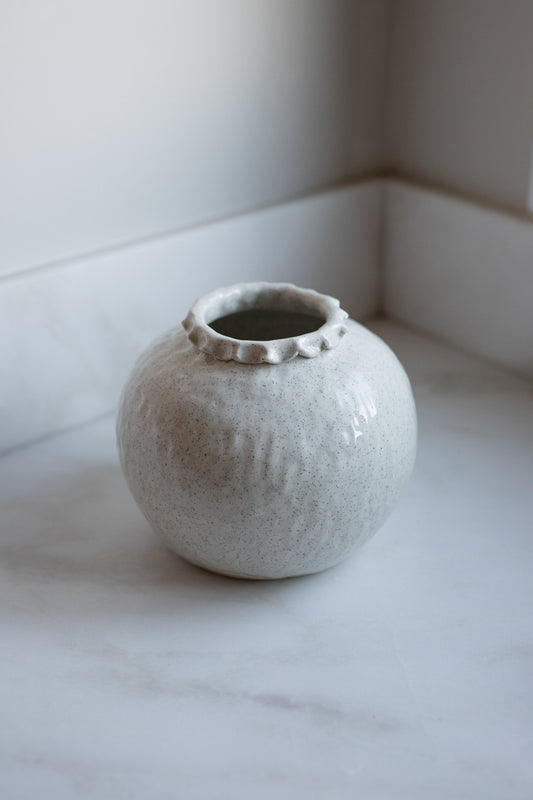 The Vase with Folded Edge in Speckled White | N. 1