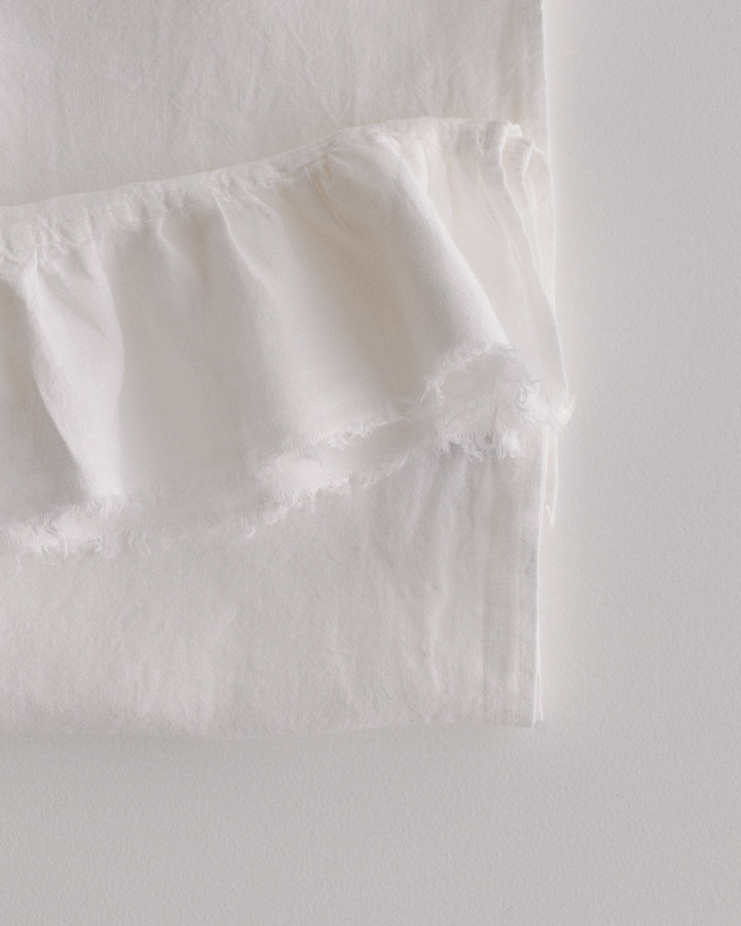 Linen Ruffle Guest Towel | 'Aryton'