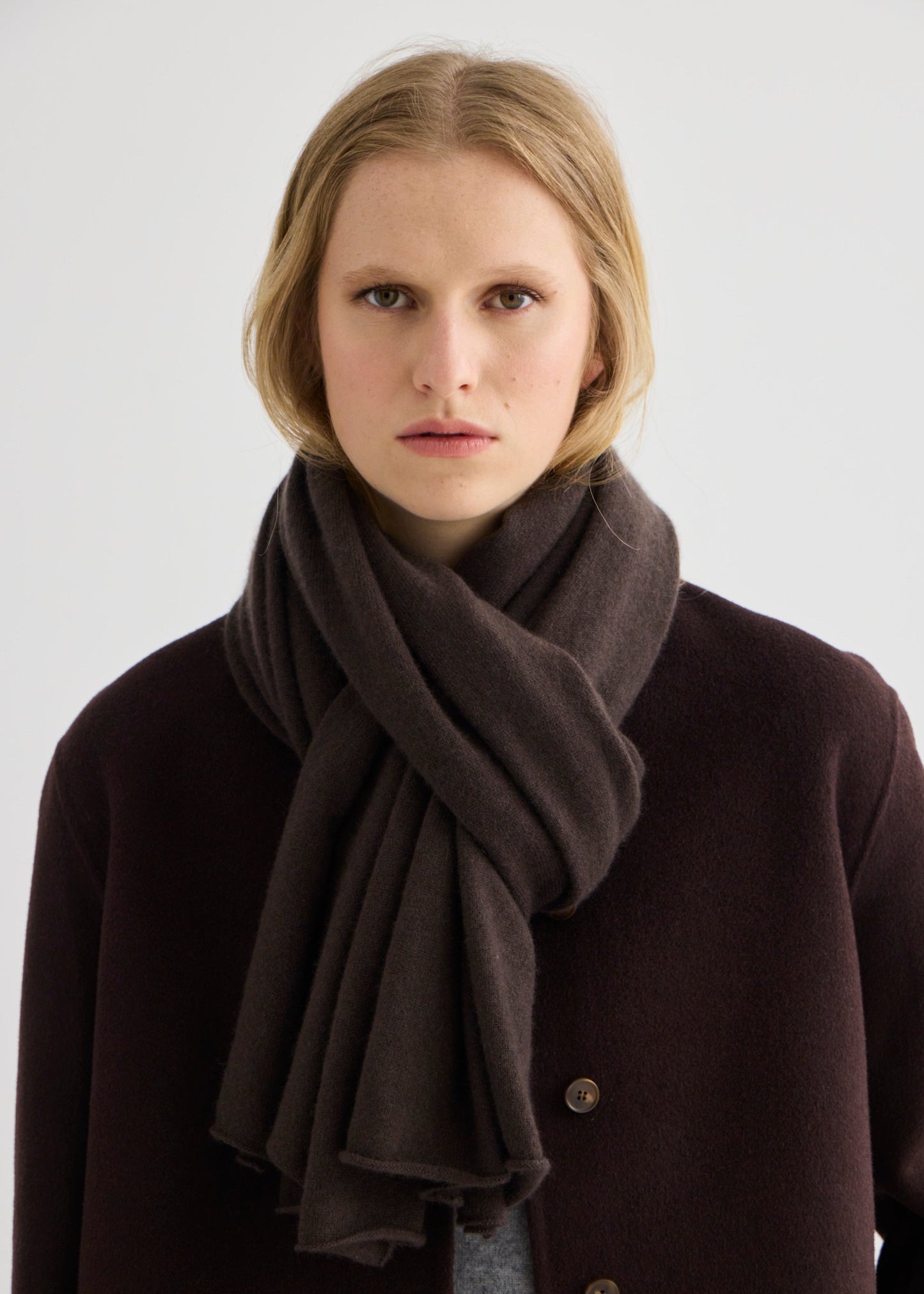 Cashmere Scarf Bitter Chocolate - Draped