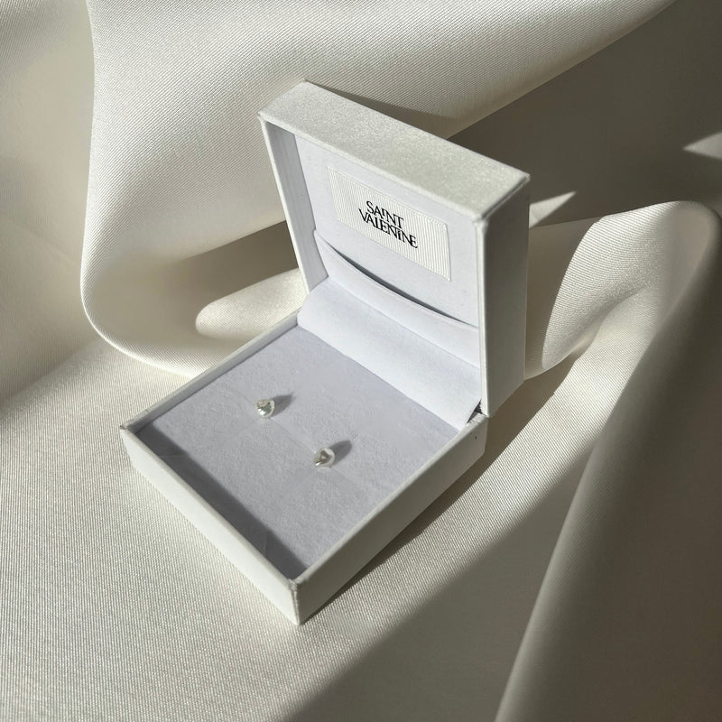 The Pearl Keshi Studs in Gold