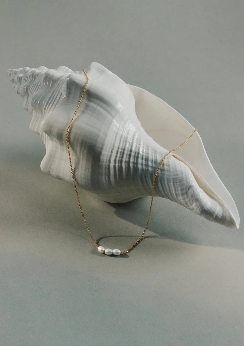 The Mini Pearl Necklace in Gold