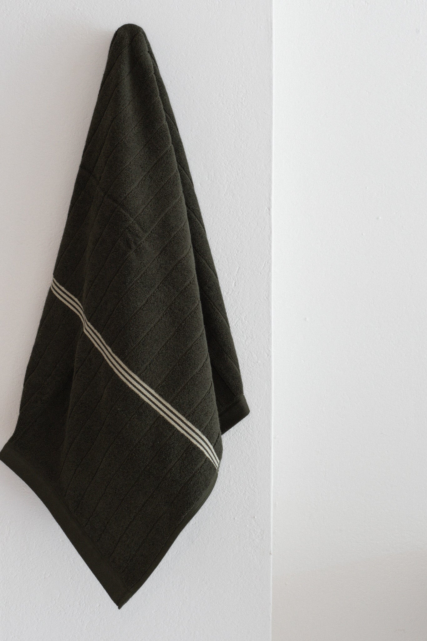 St Bathans Bath Towel in Moss