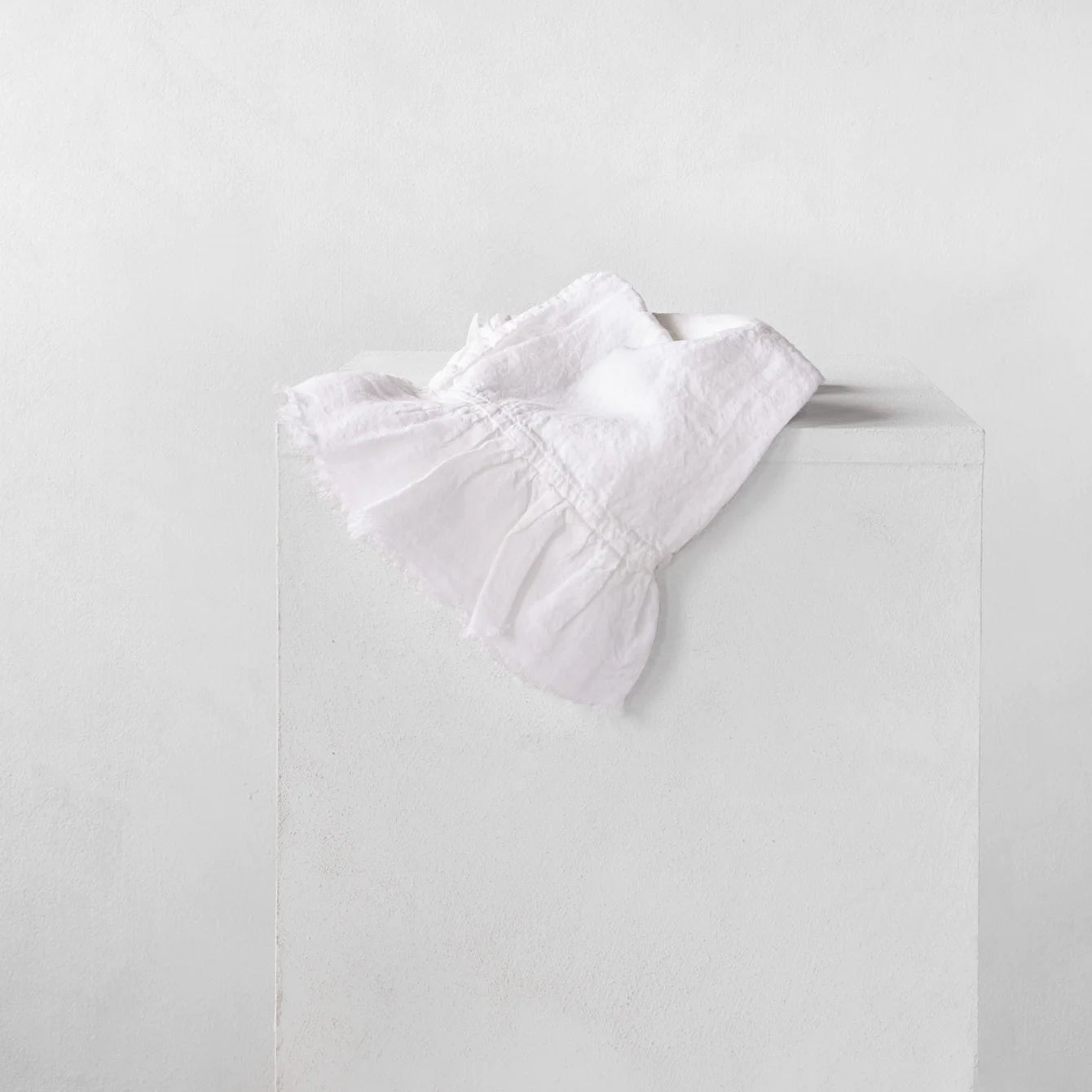 Linen Ruffle Guest Towel | 'Aryton'