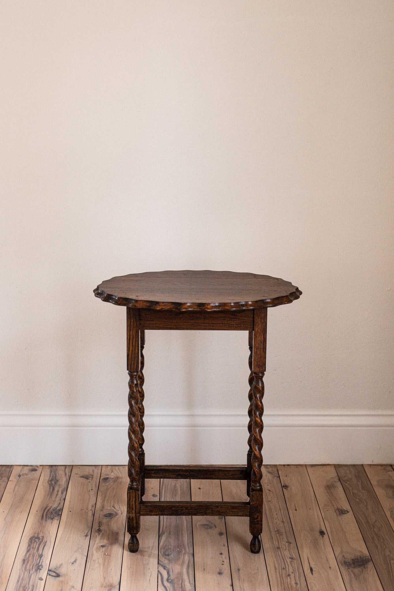 A lovely Antique Barley Twist Side Table | Oval II