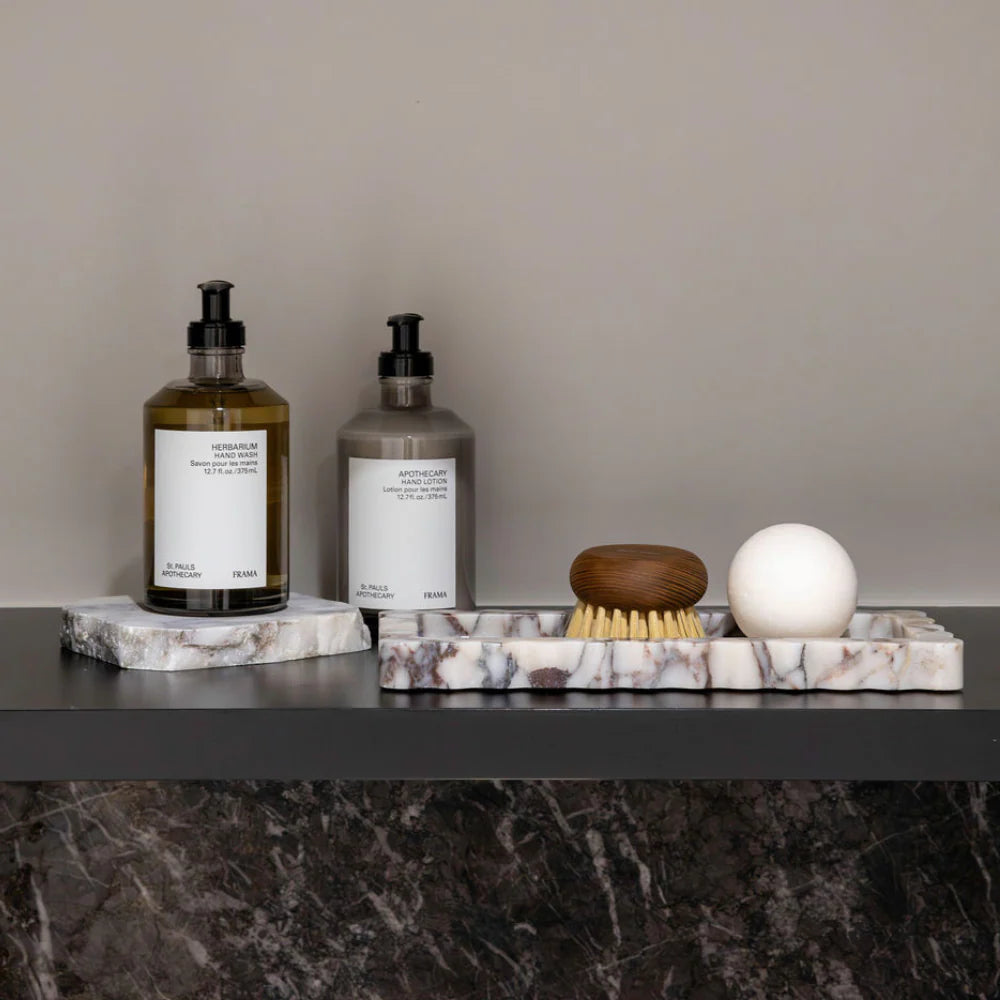 Palazzo Scalloped Bar | Viola Calacatta