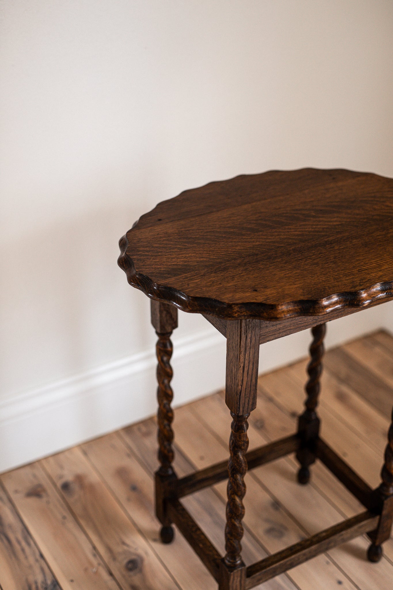 A lovely Antique Barley Twist Side Table | Oval II