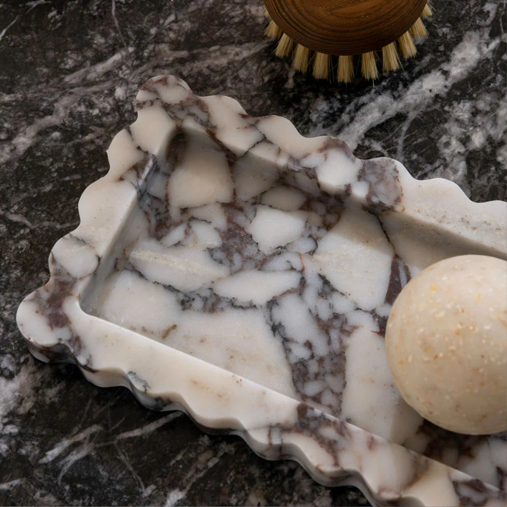 Palazzo Scalloped Bar | Viola Calacatta