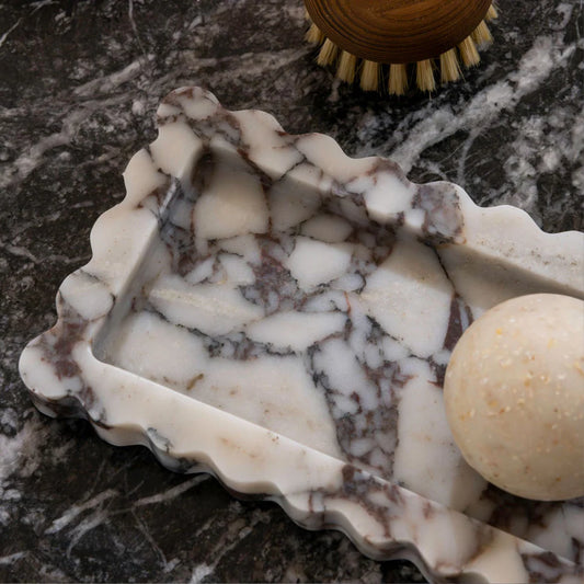 Palazzo Scalloped Bar | Viola Calacatta