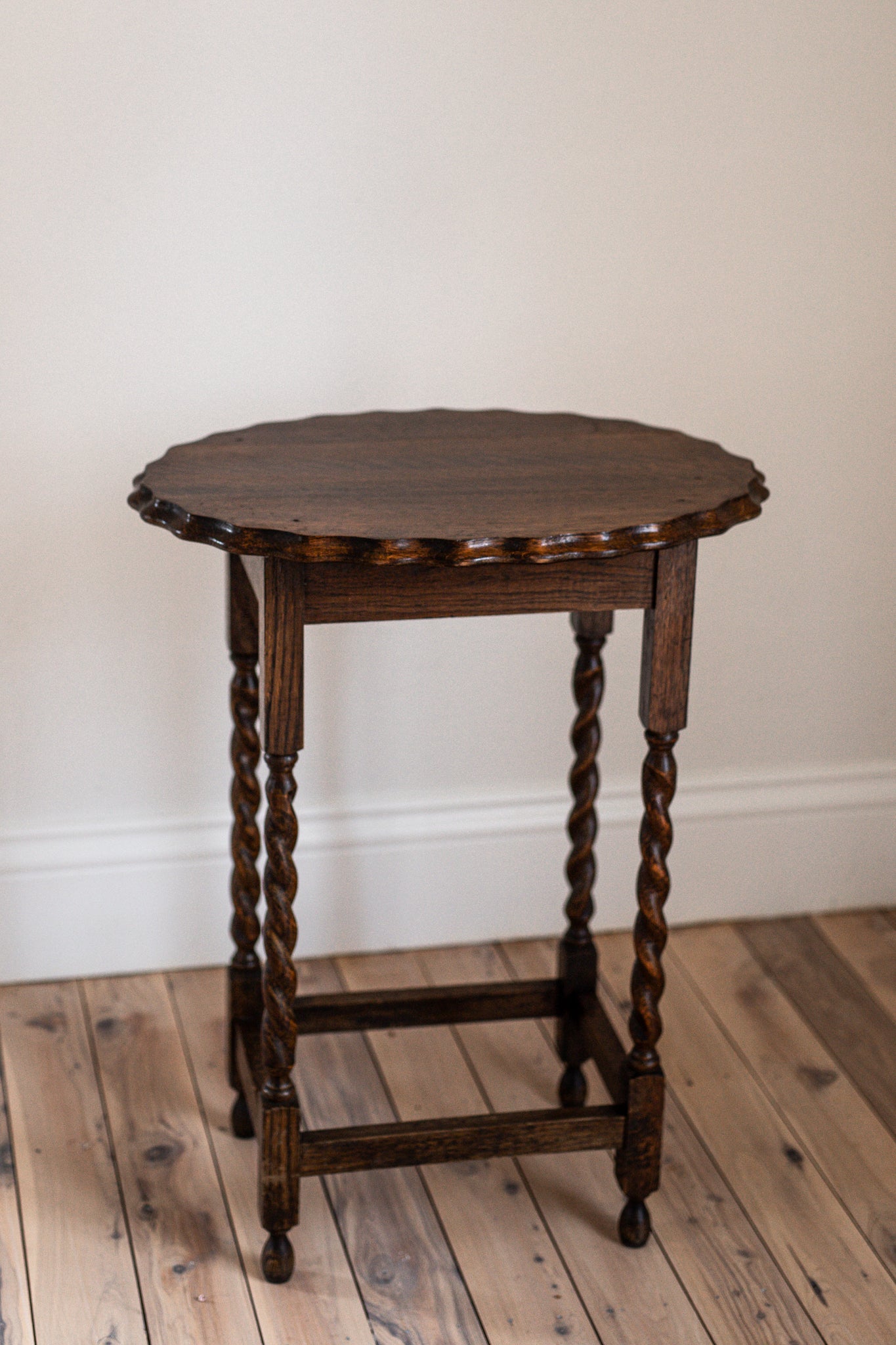 A lovely Antique Barley Twist Side Table | Oval II