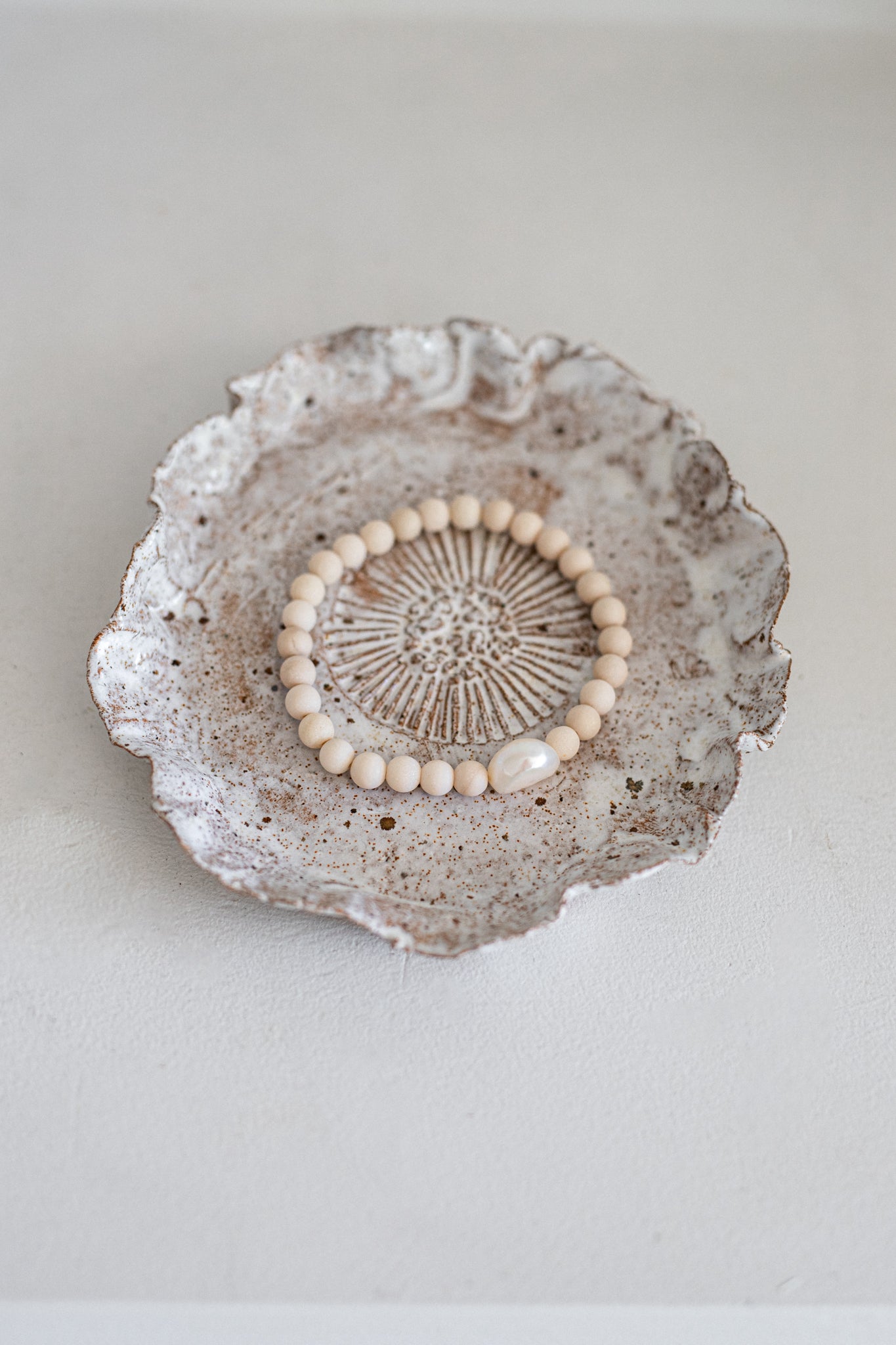 Beige Bead & Single Pearl Bracelet | Limited Edition