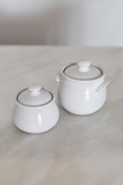 NEW A lovely Ceramic Honey Pot in Snow White