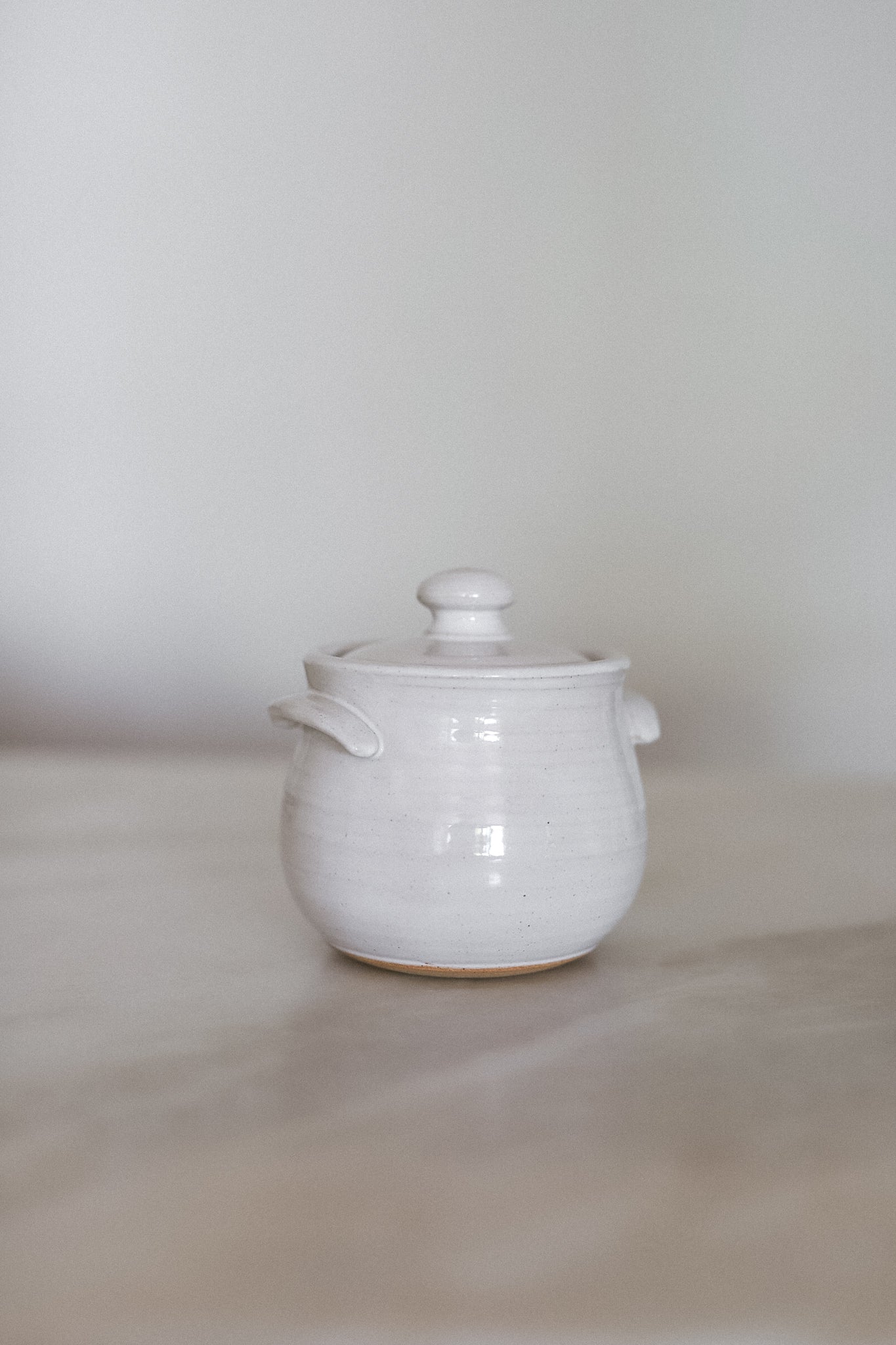 NEW A lovely Ceramic Honey Pot in Snow White