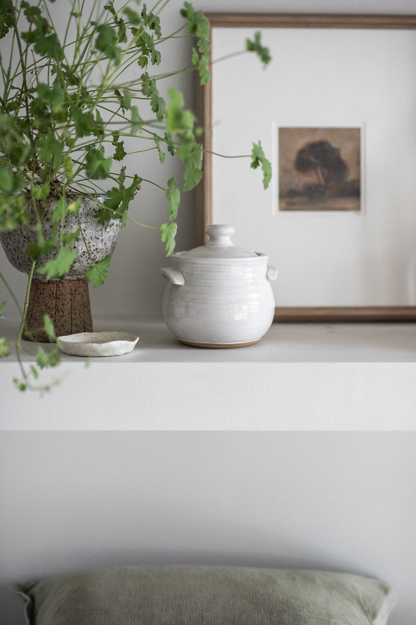 NEW A lovely Ceramic Honey Pot in Snow White