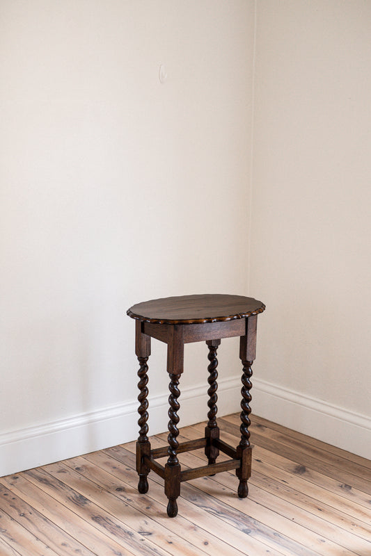 A lovely Antique Barley Twist Side Table | Oval