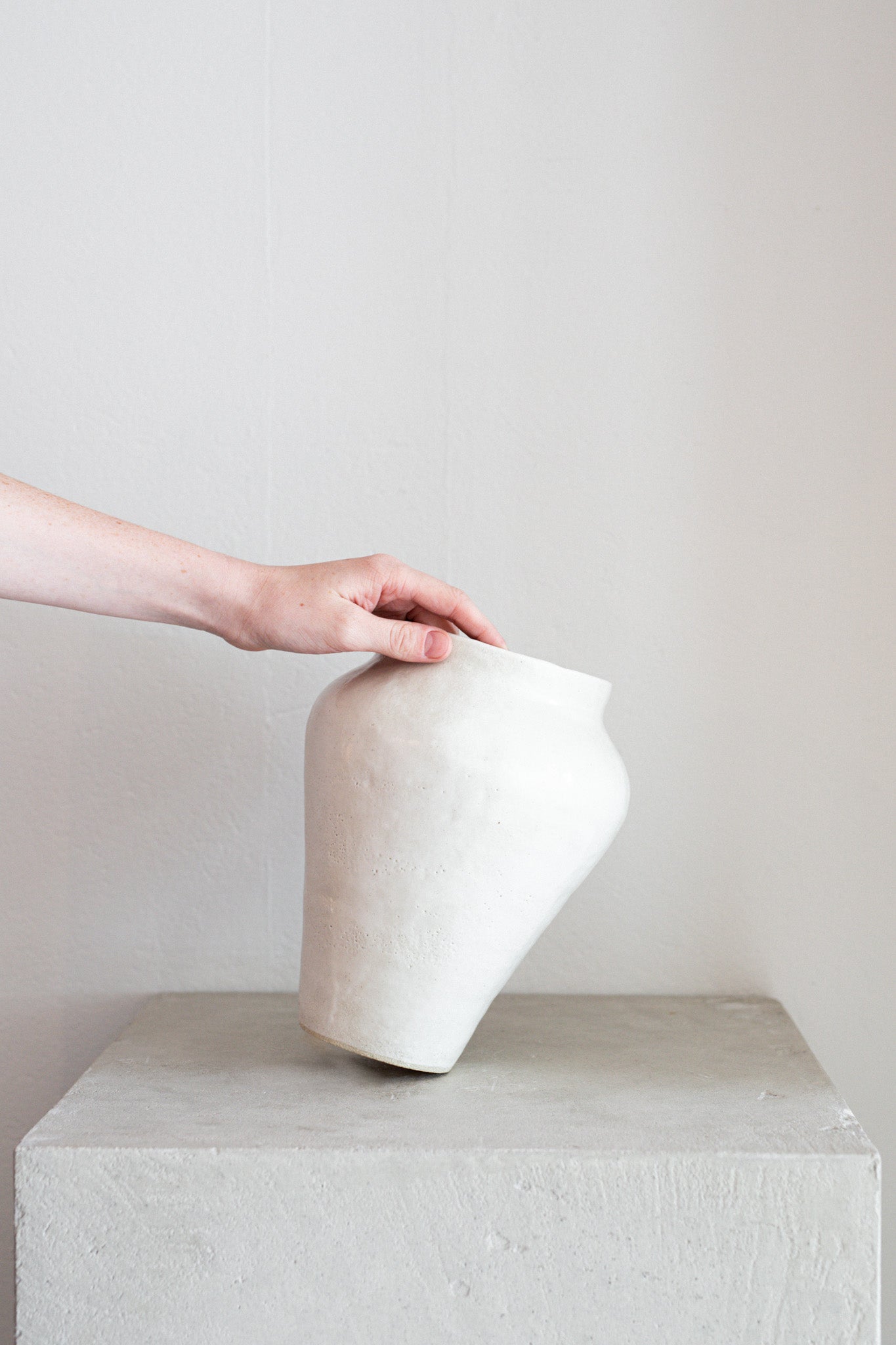 Ceramic Clay Vase in White | N.2