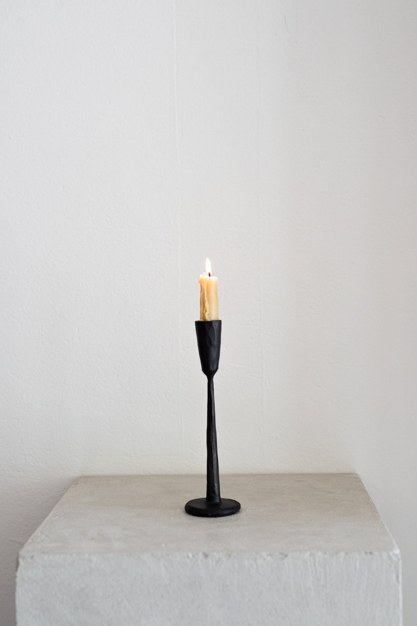 Nox Candleholder in Noir