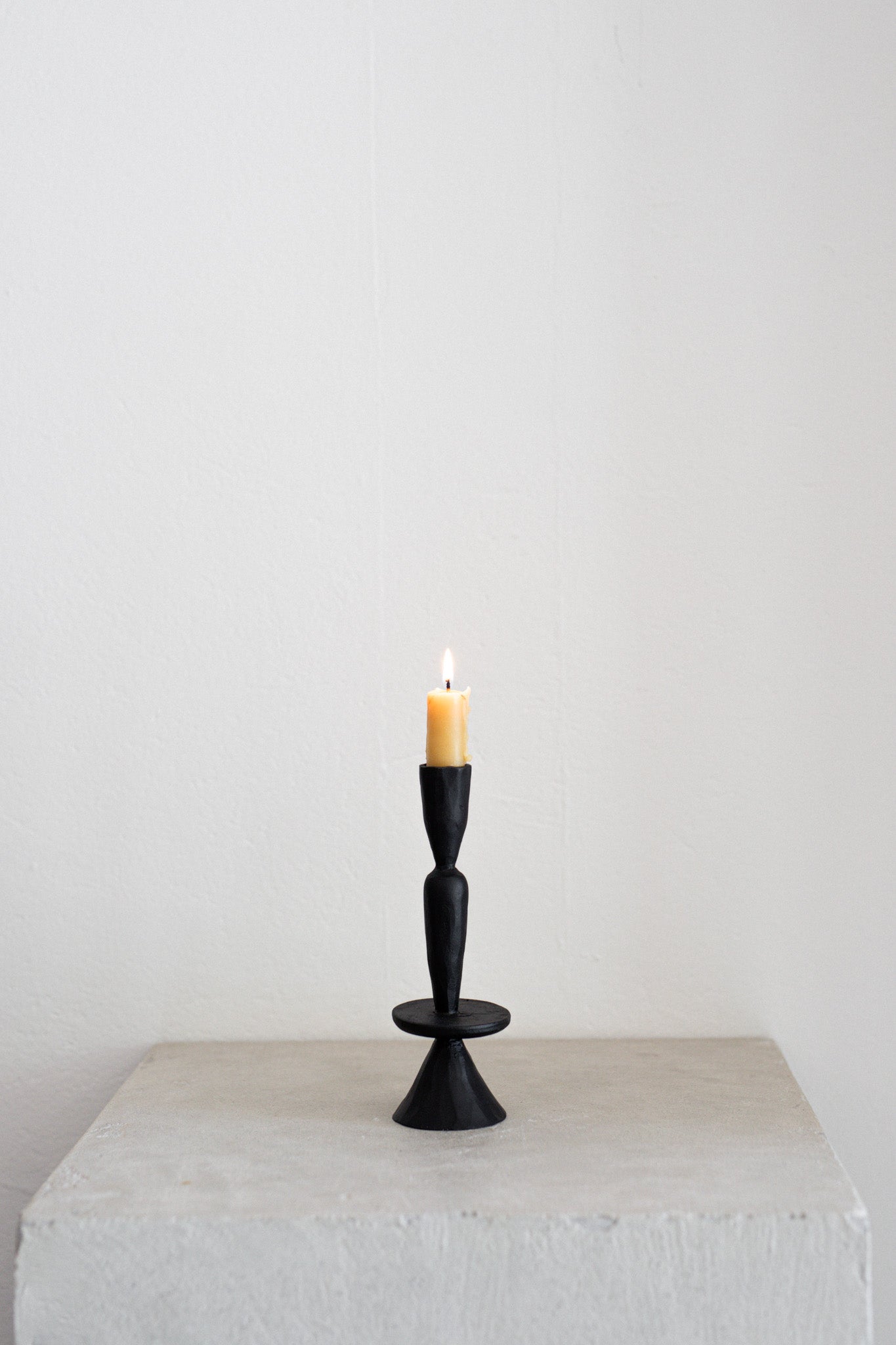 Jya Candleholder in Noir