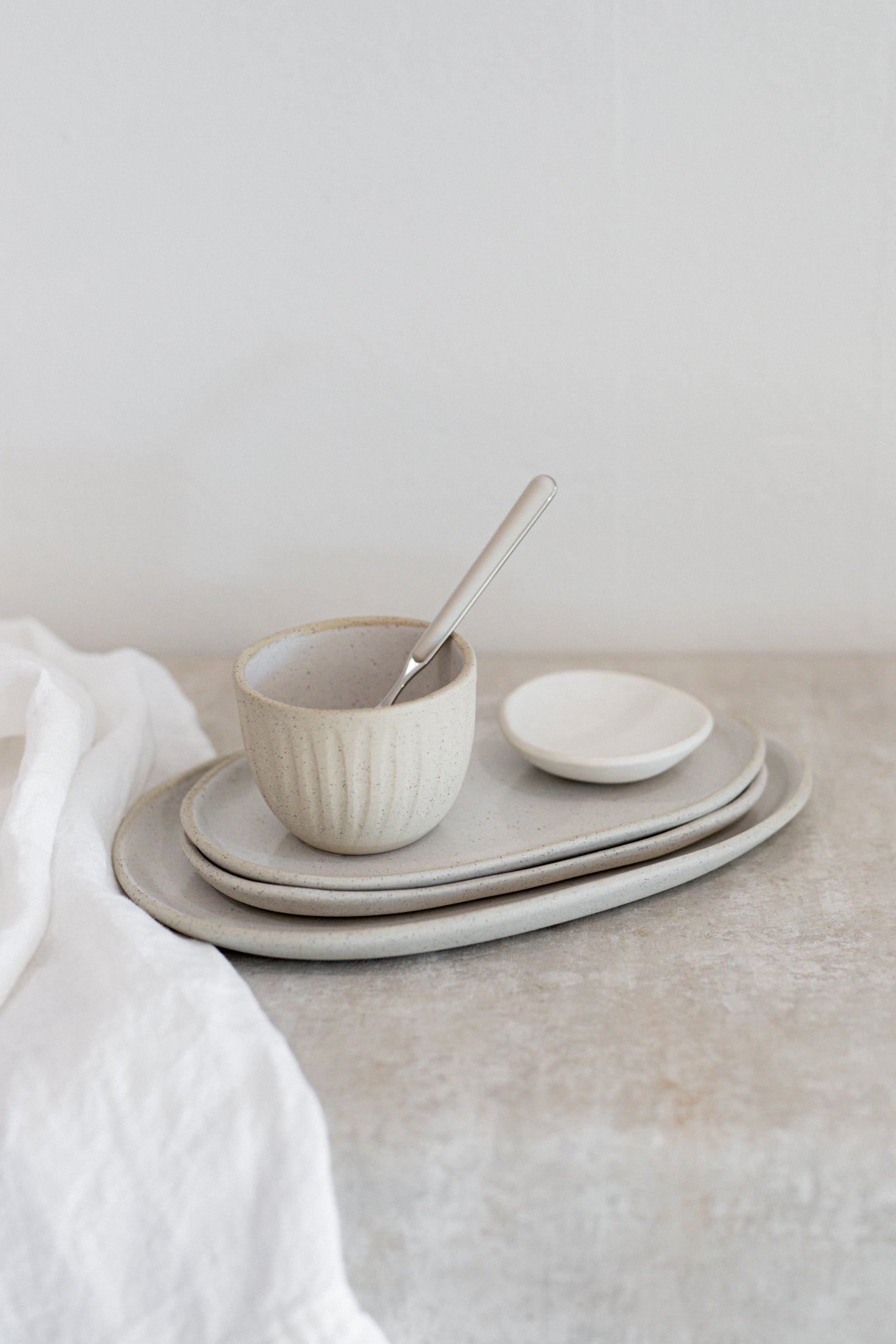 Oval Pebble Tray in Large