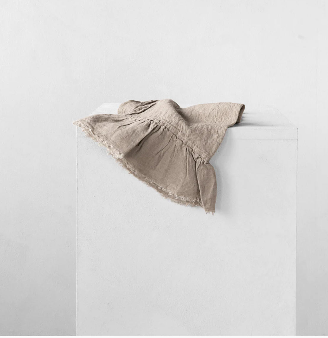 Linen Ruffle Guest Towel | 'Cep'