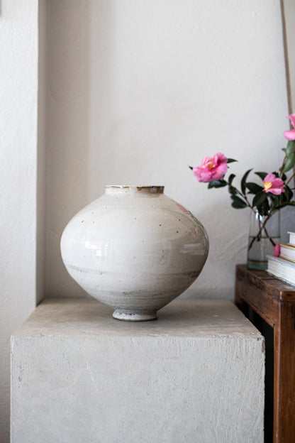 Ceramic Moon Vase in Pearl Glaze | large
