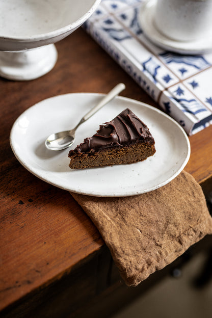 The Oval Cake Plate | French white