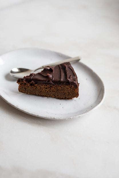 The Oval Cake Plate | French white