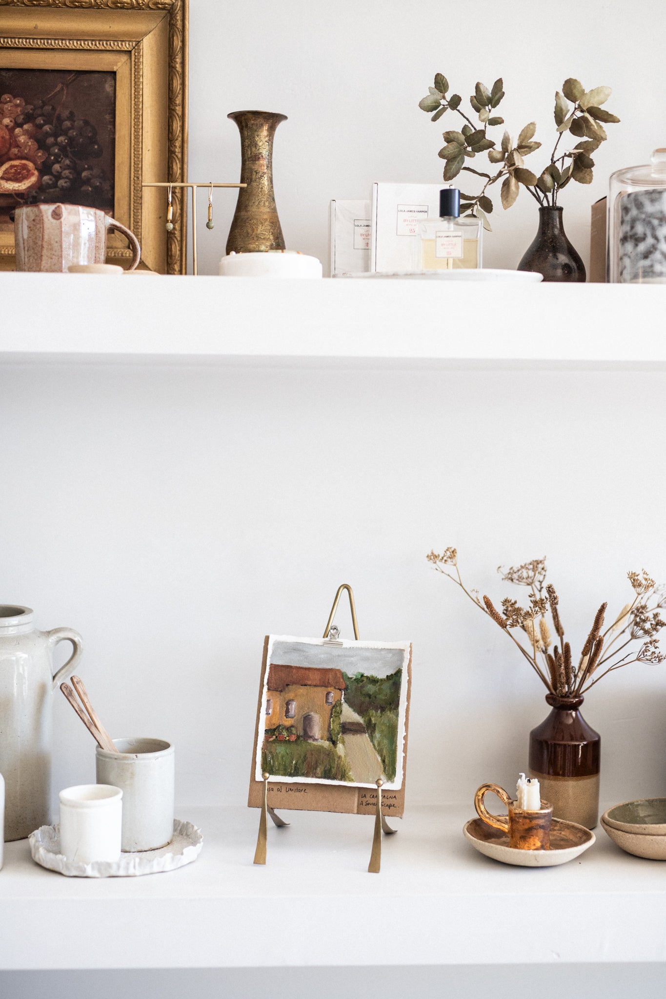 Casa al limitare | A Small Still Life