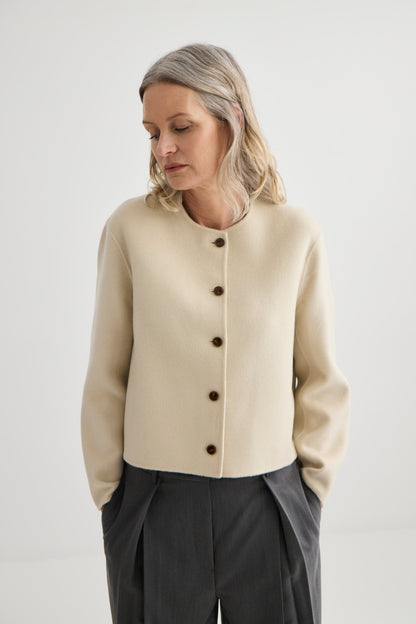Cardi Jacket Ivory - Button detail