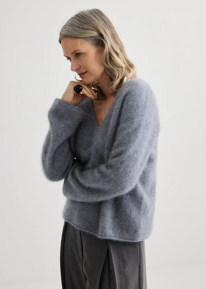 Luxury Brushed Cashmere V-Neck in Flannel