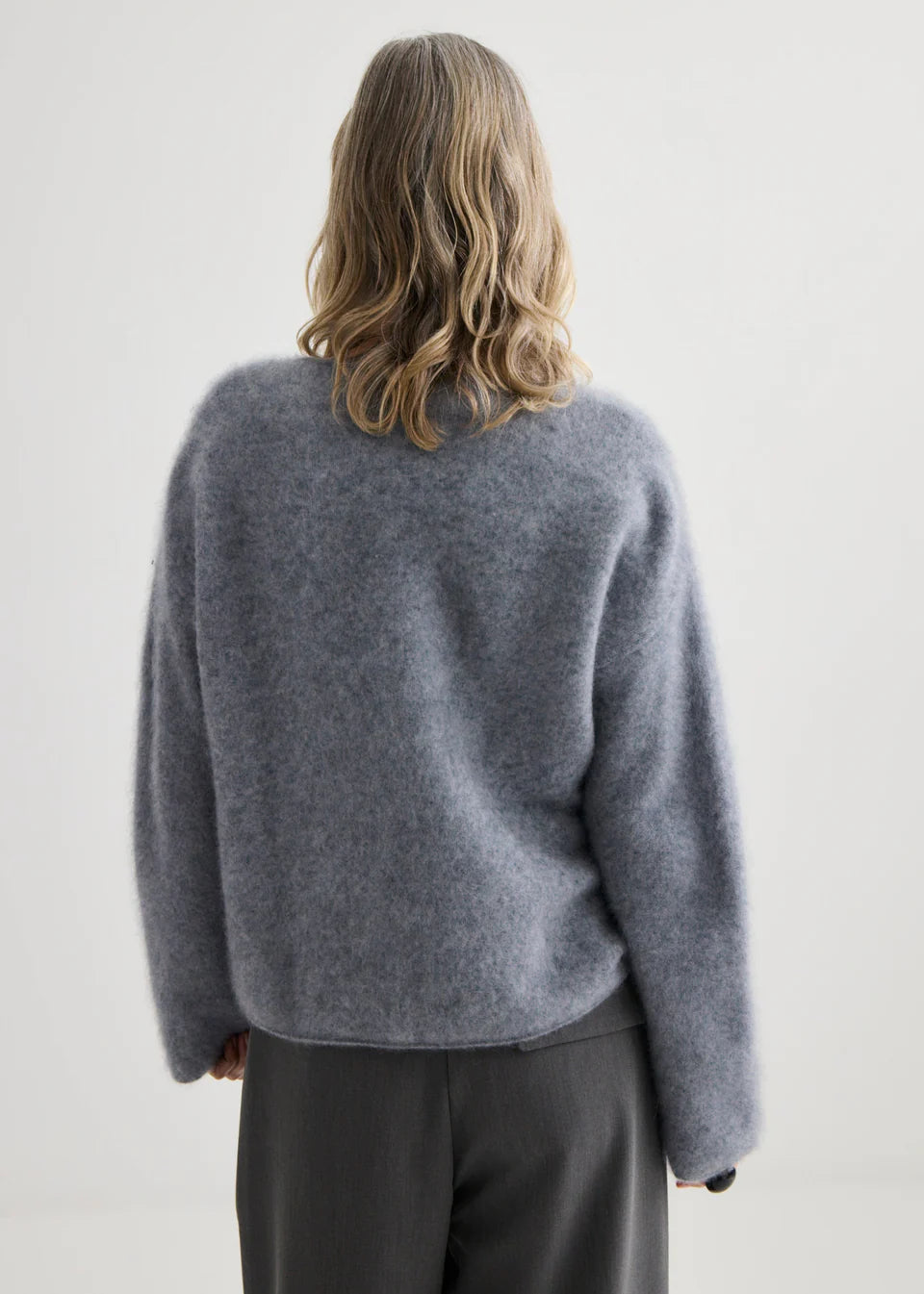 Luxury Brushed Cashmere V-Neck in Flannel