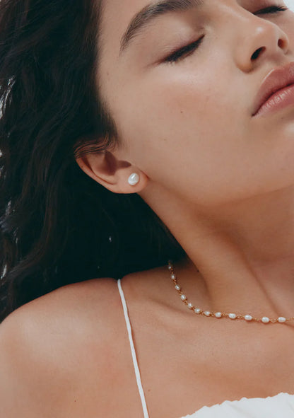 The Pearl Keshi Studs in Gold