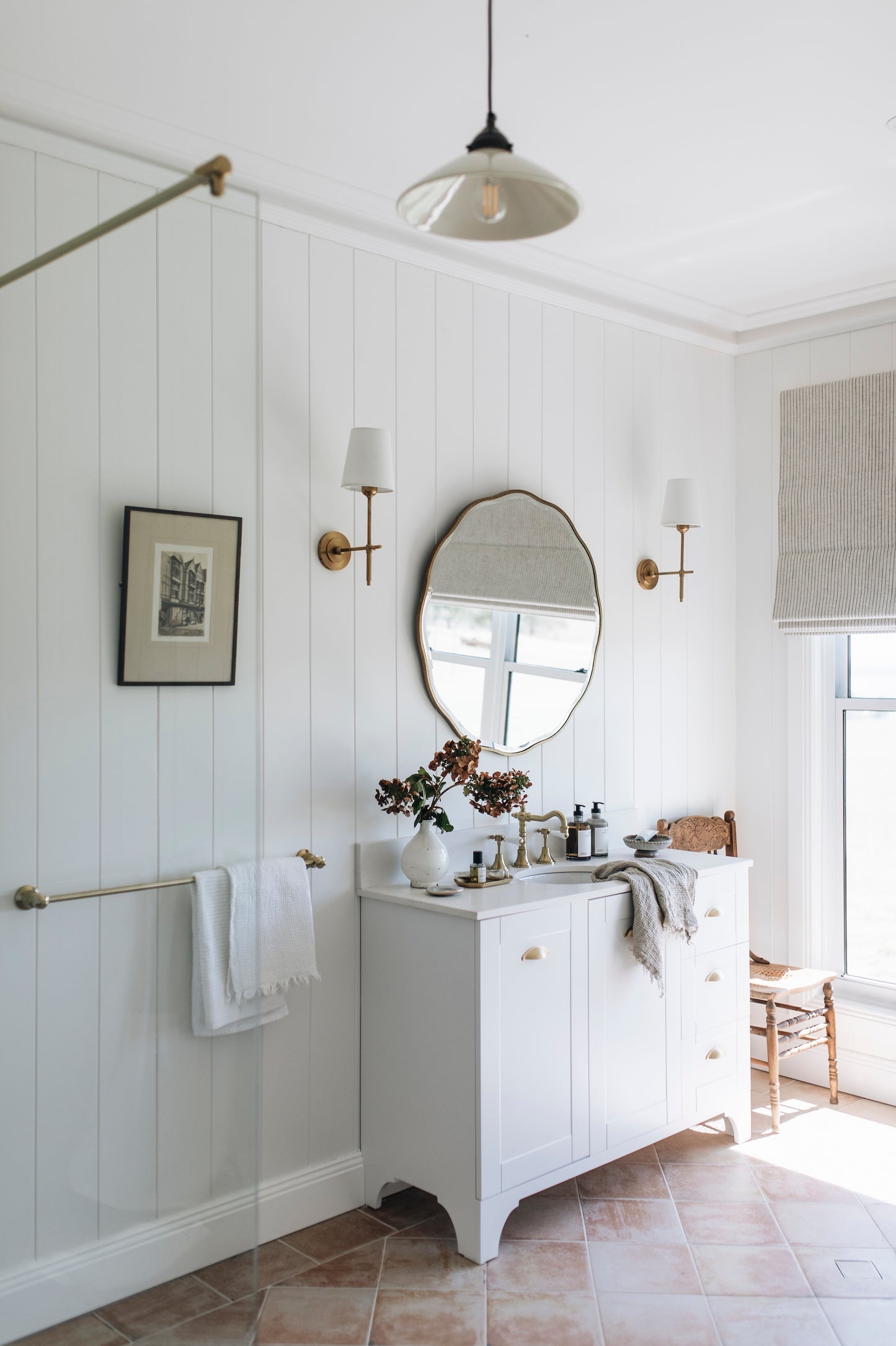 The Round Scallop Mirror in Gold