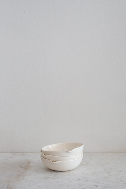 Ceramic Pouring Bowl in White