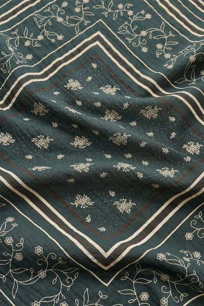 Skall Classic Scarf in Dark Green / Brown