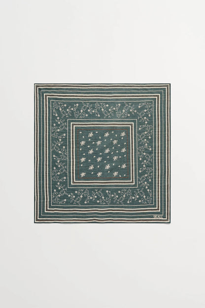 Skall Classic Scarf in Dark Green / Brown